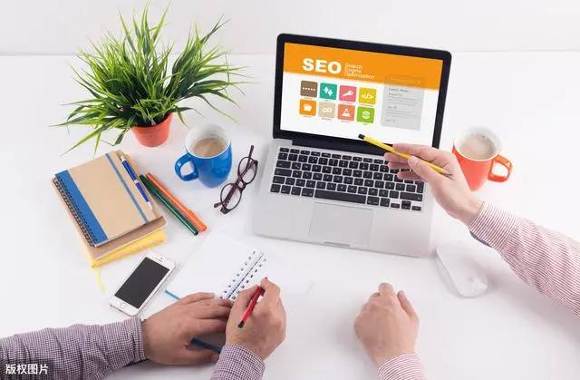 偶遇曾辉韩雨彤牵手逛街